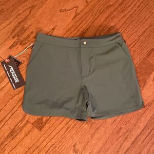 NWT Mountain Khakis green shorts 10 - water repellent, classic fit
